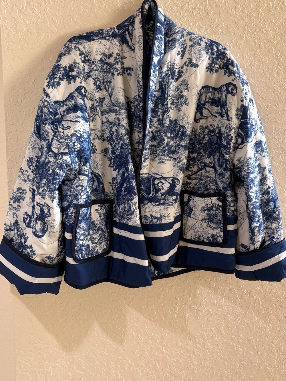 Ginger Blue and White Toile Quilted lapel collar Jacket size L NWOT - Picture 4 of 10
